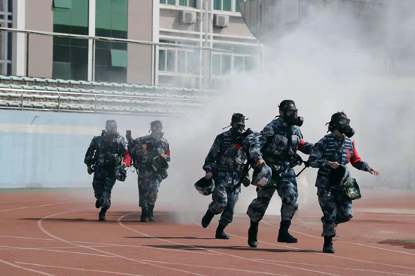 基础医学院团委、空军卫勤训练基地卫勤蓝军俱乐部联合举办“精武杯”战场救护比赛