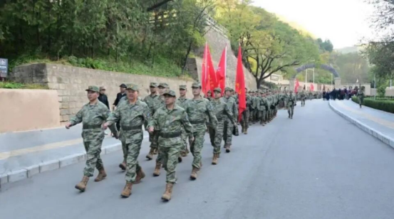 大学新学员在延安新训中熔铸铁血军魂