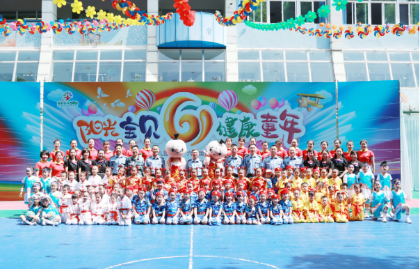 校领导与全校幼儿园师生欢度“六•一”