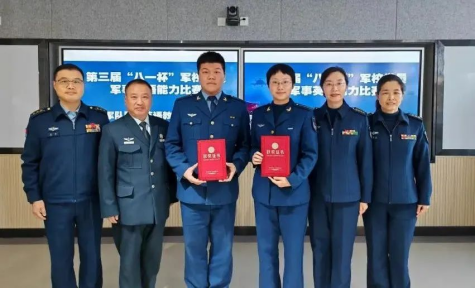 mg冰球学员在两项军队赛事中斩获佳绩